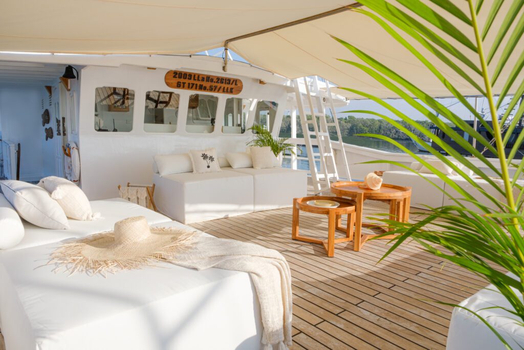 Aliikai - Yacht Charter Indonesia - Luxury Rental Classic Sailing