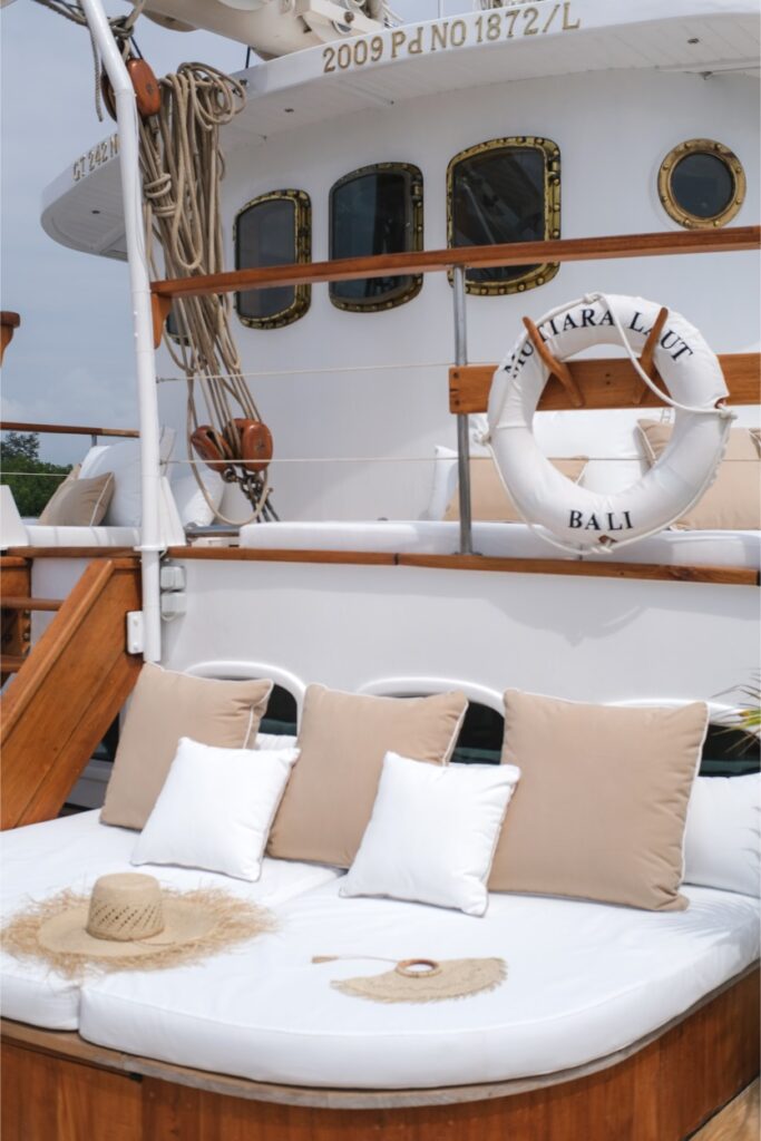 Mutiara Laut - Yacht Charter Indonesia - Luxury Liveaboard