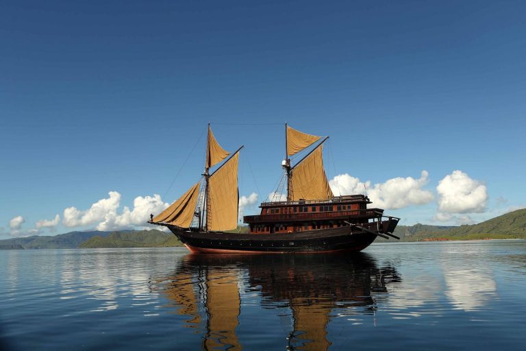 Alila Purnama - Yacht Charter Indonesia