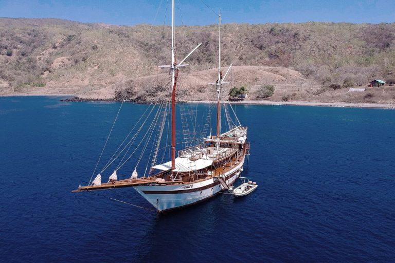 Tiare - Yacht Charter Indonesia - Luxury Private Phinisi