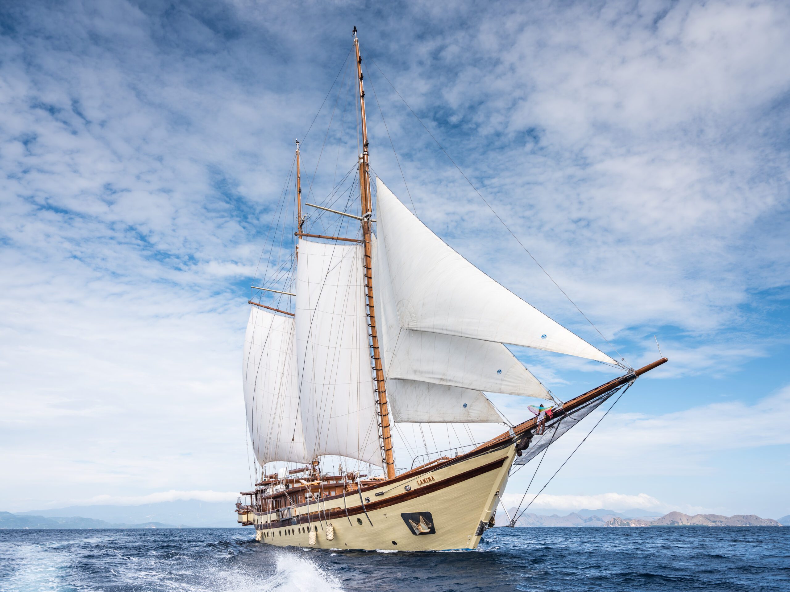 sailing yacht charter indonesia