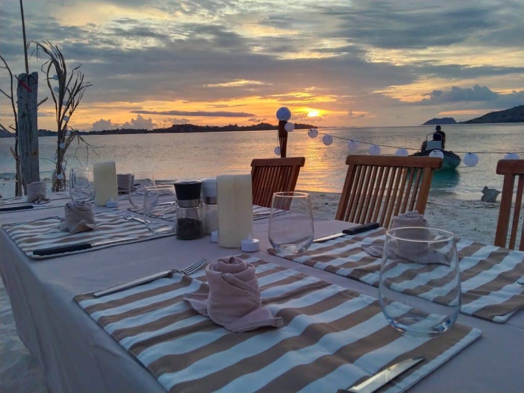 Dining on the Beach - Activity - Yacht Charter Indonesia