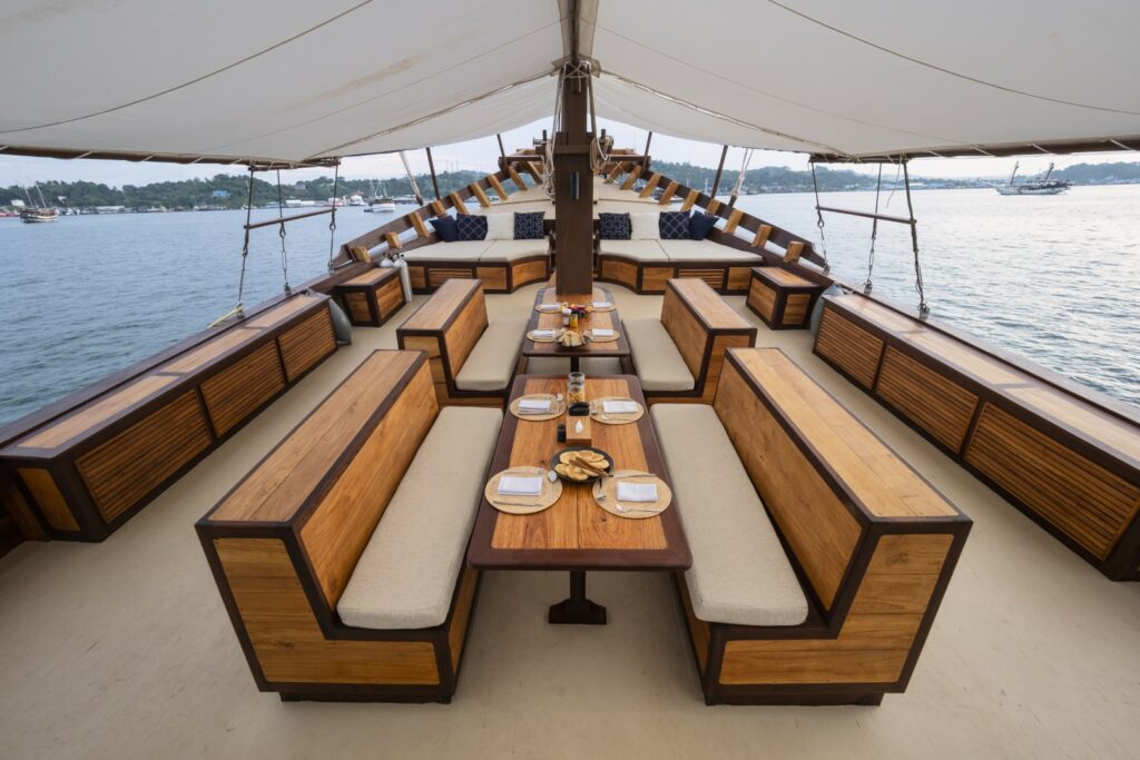 Majik - Yacht Charter Indonesia - Luxury Boat Rental Classic Phinisi Dining Area