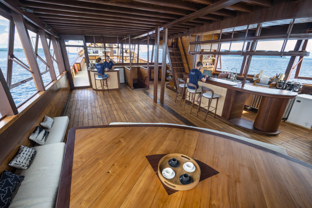 Majik - Yacht Charter Indonesia - Luxury Boat Rental Classic Phinisi Lounge