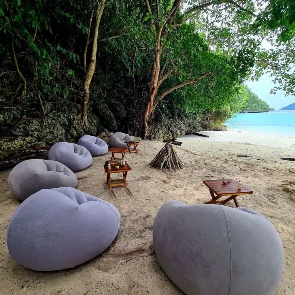 Anne Bonny - Yacht Charter Indonesia - Luxury Boat Rental Private Phinisi Beach