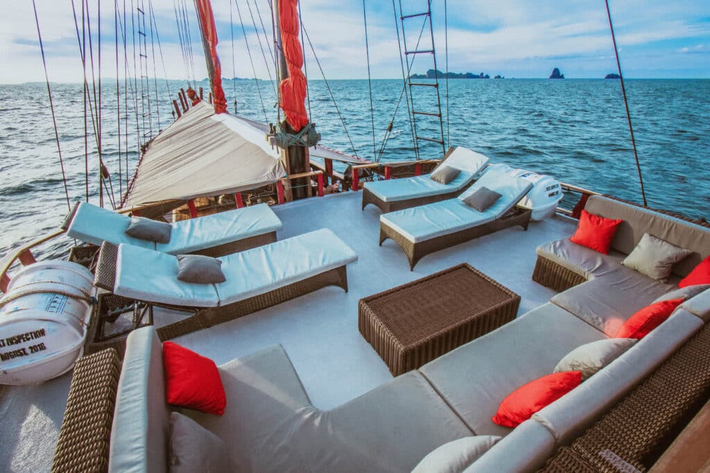 Calico Jack - Yacht Charter Indonesia - Luxury Boat Rental Classic Phinisi Sundesk 2