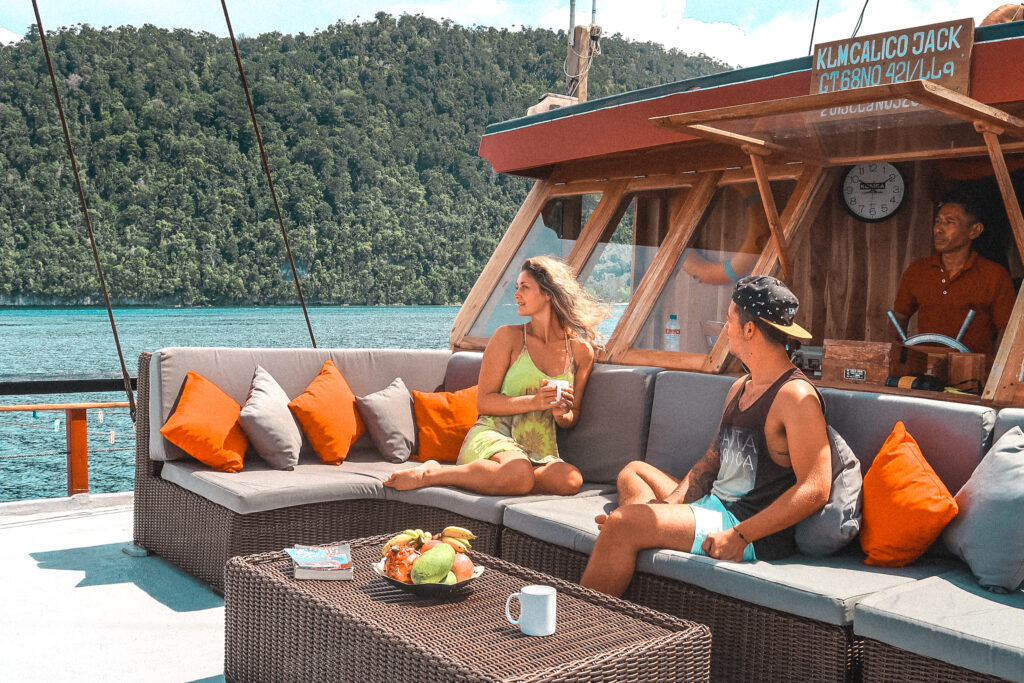 Calico Jack - Yacht Charter Indonesia - Luxury Boat Rental Classic Phinisi Sundesk