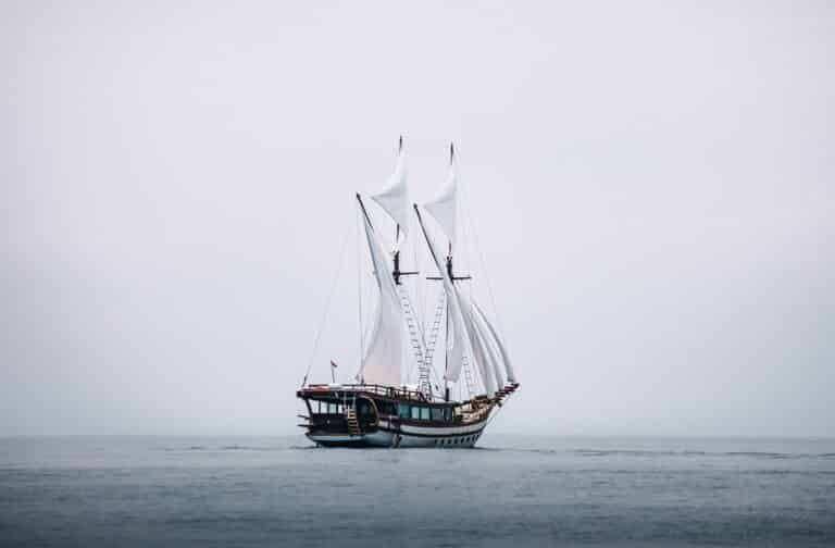 ph_senja_lowdef_sails_back_grey sky_landscape 1