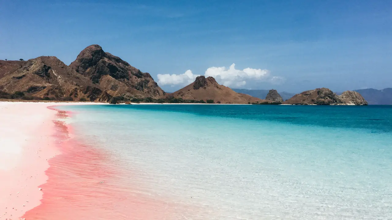 Where is the Pink Beach Komodo